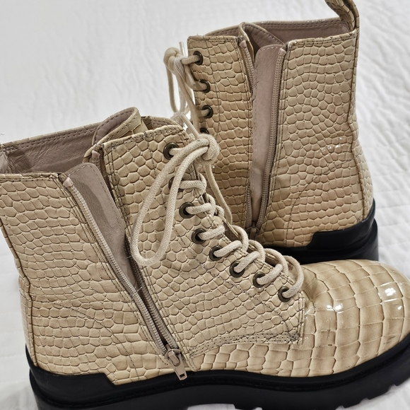 Urban Outfitters Brody Croc Embossed Combat Boots Size 9 - Picture 11 of 12